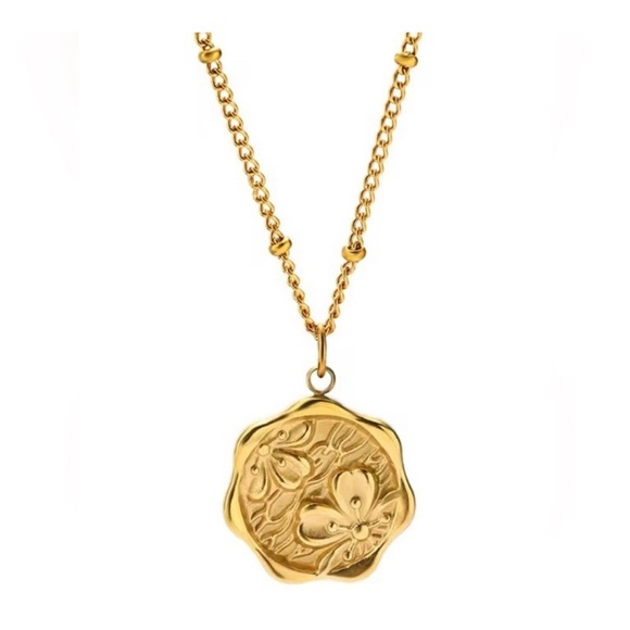 SahrzJewellery Jewelry - 18K Gold Plated - Floral Pendant Necklace